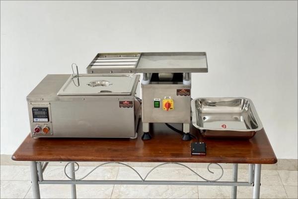 Mangharam Chocolate Machine